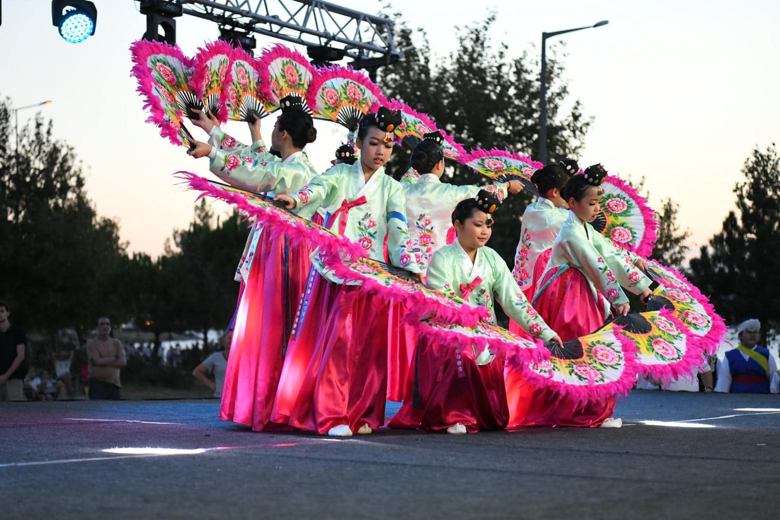 Kepez'de Troya Halk Dansları Festivali coşkusu