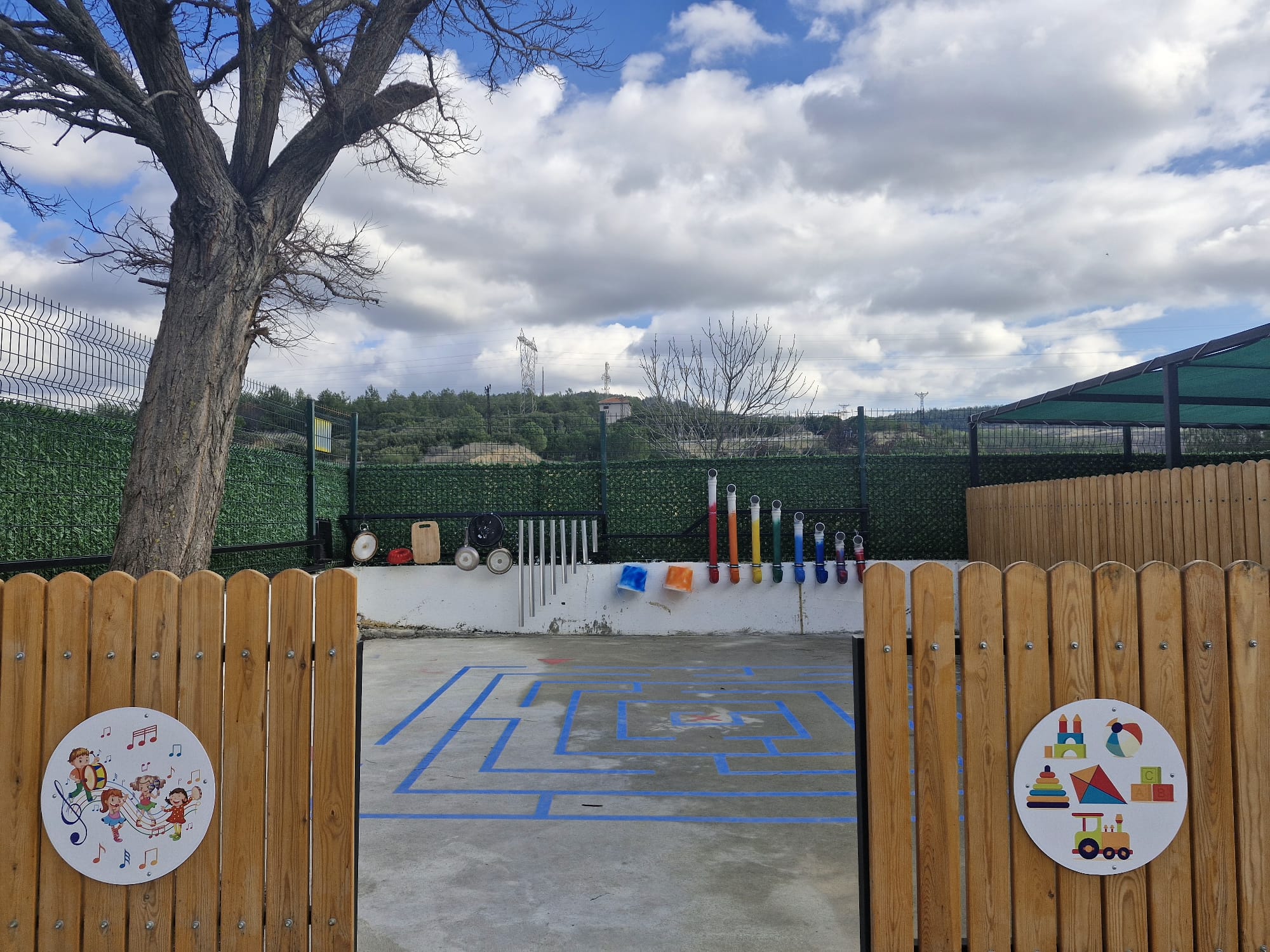 Öğrenciler atık malzemelerle Açık Hava Müzik Sınıfı kurdu