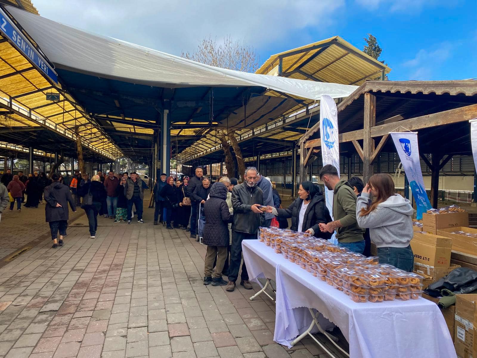 Çanakkale'de belediyeden kandil simidi ikramı
