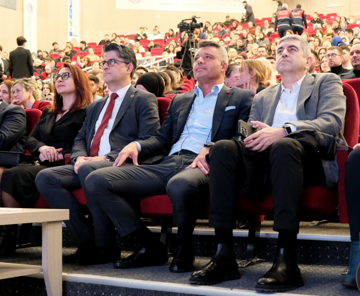 Gençler, "Geçmişin İzinde Geleceğini Keşfediyor"