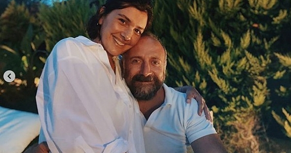 Bergüzar ve Halit'ten aşk pozu