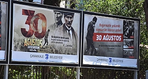 Sokaklar bayraklarla donatıldı