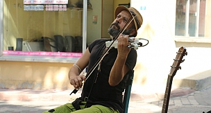Bayramiç Pekmezci Sokak’ta araç değil müzik sesleri yankılandı