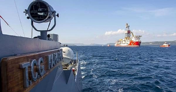 Çanakkale Boğazı’nda Kanuni sondaj gemisi