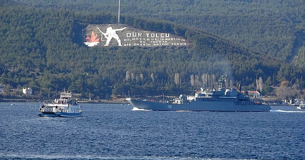 Rus savaş gemisi Çanakkale Boğazı’ndan geçti