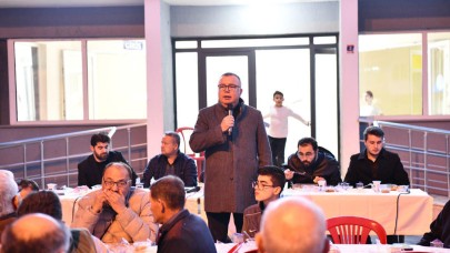 Kepez Meydanı’nda binlerce kişi iftarda buluştu