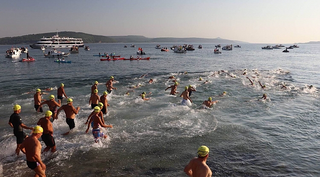 Çanakkale Boğazı'nı yüzerek geçtiler