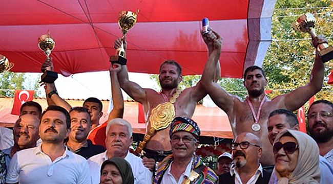 Çardak’ta Başpehlivan Balaban