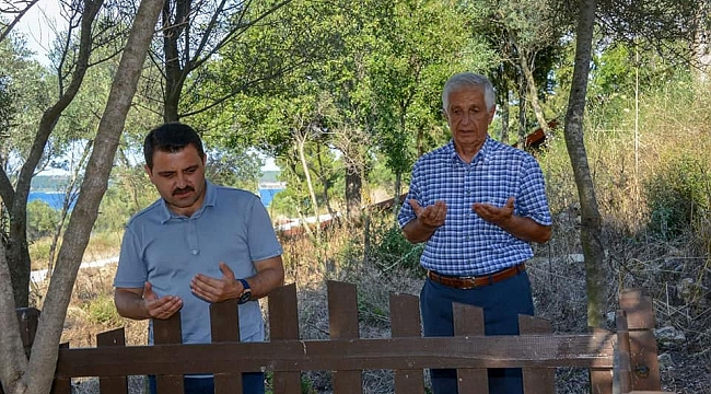 Dedesinin mezarını ziyaret etti