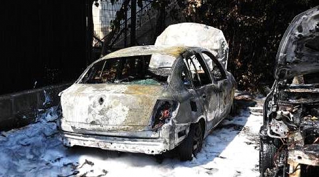 İki araç alev aldı