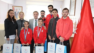 Şampiyonlar ödüllendirildi