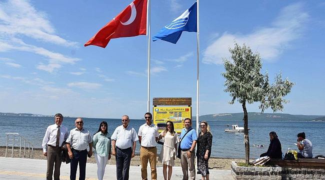 Üç plaja Mavi Bayrak