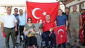 Dünya Şampiyonuna coşkulu karşılama