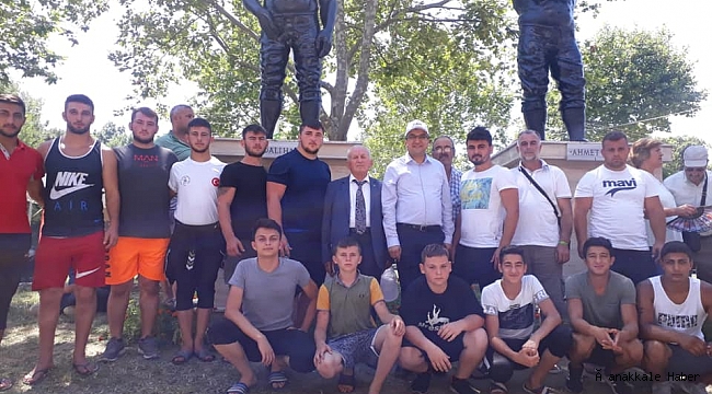 Öz; &quot;Güreşçilerimizi yürekten kutluyorum&quot;