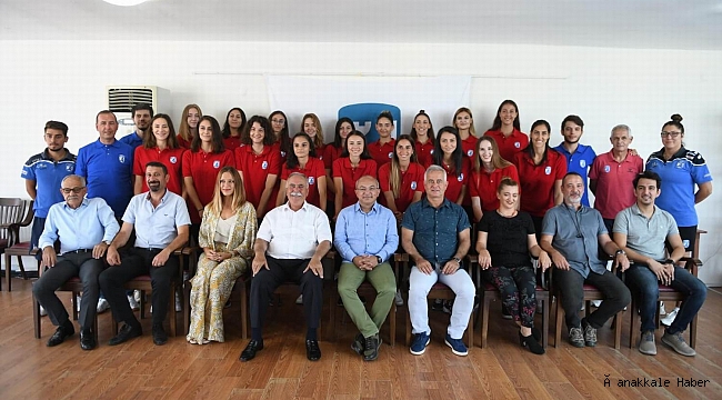 Çanakkale Belediyespor&#039;dan imza töreni