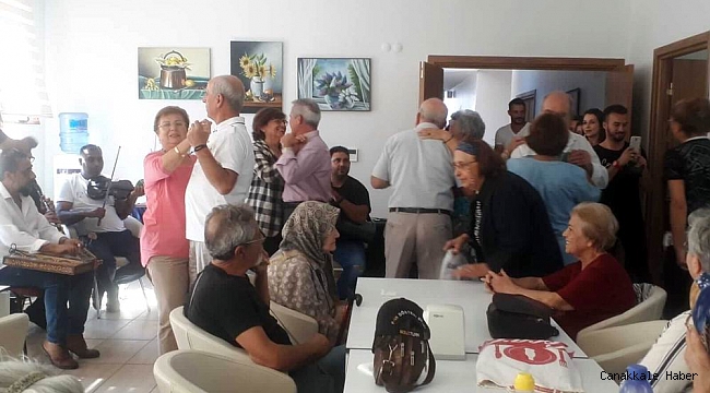 Altın Yıllar Yaşam Merkezi&#039;nde pastalı kutlama