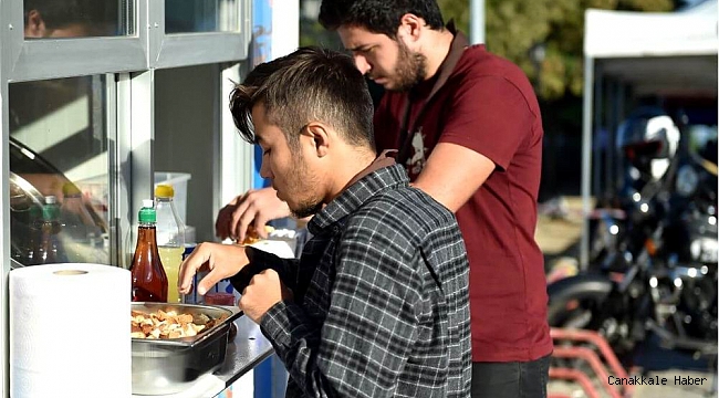 Çanakkale Belediyesi&#039;nden öğrencilere çorba ikramı
