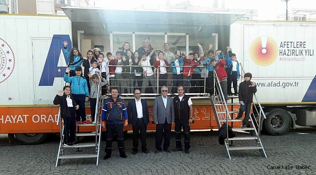 Deprem Simülasyon Tırı İskele Meydanı’nda