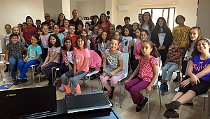 Müzisyen Urşanova çocuklarla buluştu