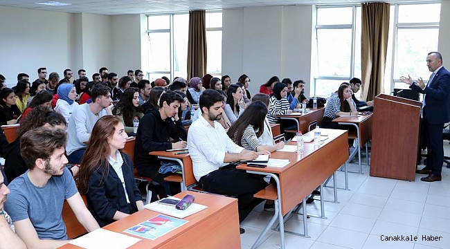 Şarlan, üniversitede halkla ilişkiler dersi verdi