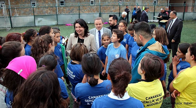 İskenderoğlu; &quot;Güçlü kızlarımız ile geleceğe&quot;