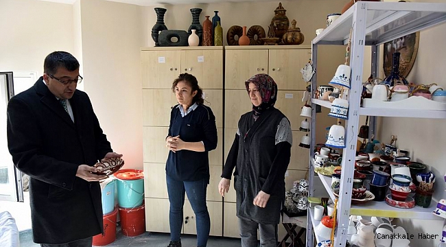 El emeği göz nuru eserleri inceledi