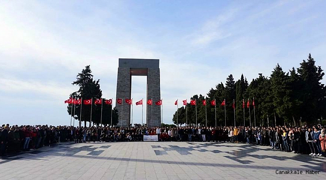 Öğrenciler Şehitliklerde buluştu