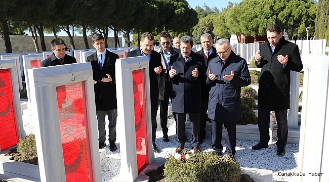 Ağbal, Şehitler Abidesi&#039;ni ziyaret etti