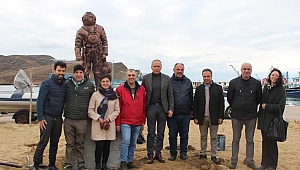 Gökçeada'ya süngerci heykeli