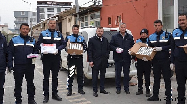 Esnafa kolonya dağıtıldı