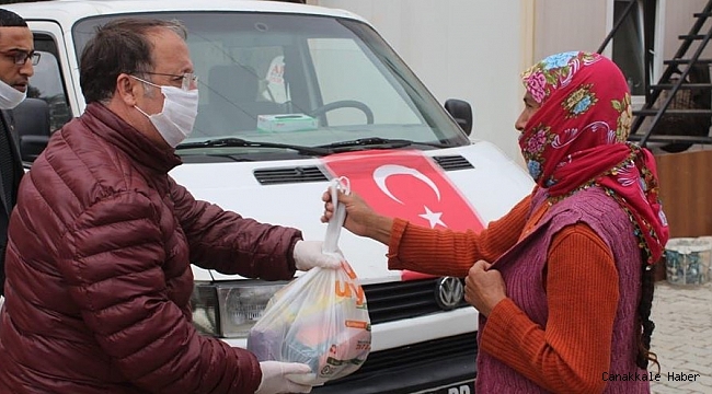 Küçükkuyu&#039;da vatandaşlara gıda desteği