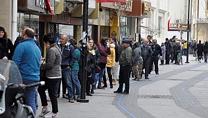 'Sosyal mesafe' kuralına uyulmuyor