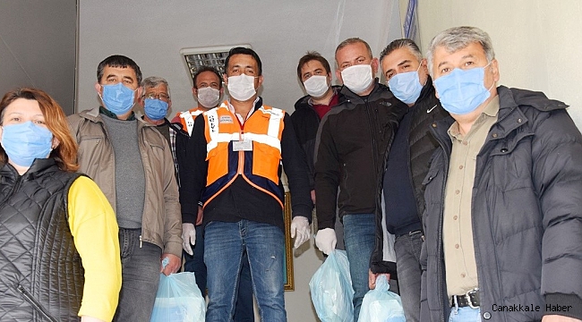 Muhtarlara maskeler teslim edildi