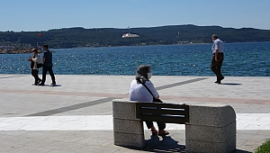 Kordon boyunda bayram gezintisi