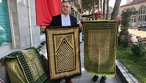 Oruçoğlu; "Seccadeniz belediyemizden hediye"