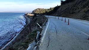 Anzak Koyu yolunda heyelan