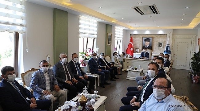 Vali Aktaş ziyaretçilerini ağırlıyor