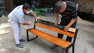 Banklarını kendisi yapıyor