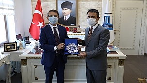 ÇOMÜ İletişim Fakültesi Dekanı, Vali Aktaş'ı ziyaret etti