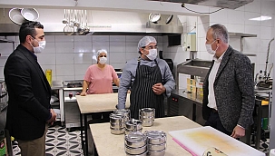 Belediyeden sıcak yemek dağıtımı