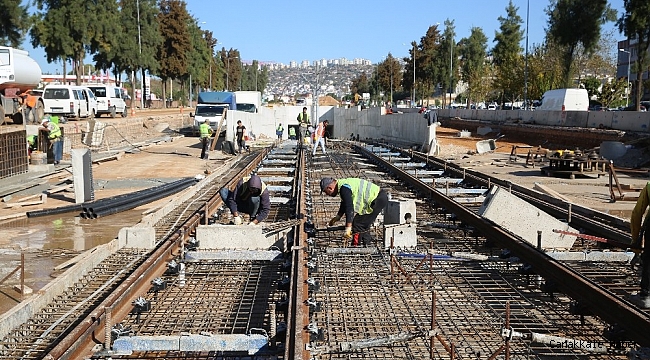 3. Etap Raylı Sistem&#039;de Kepez - Konyaaltı Caddesi raylarla bağlandı