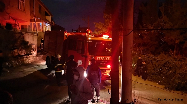 3 katlı evin çatısında çıkan yangın paniğe sebep oldu