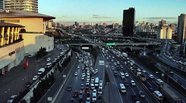 4 günlük kısıtlamaya saatler kala Mahmutbey Gişelerde yoğun trafik