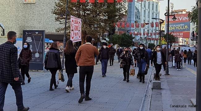 400 kişi ile sınırlandırılan caddede yoğunluk gözlemlendi