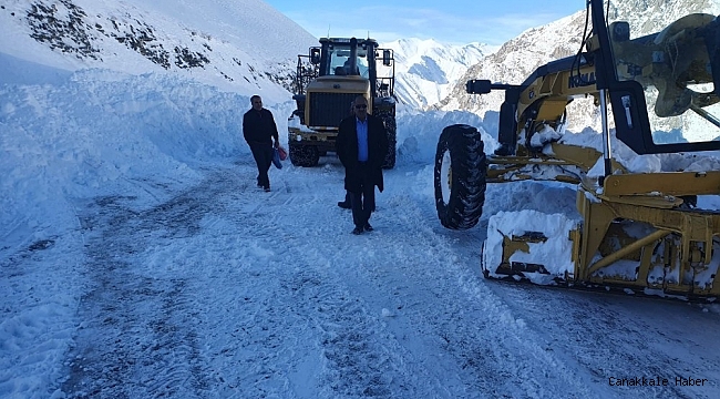 42 kişinin hayatını kaybettiği Bahçesaray yolunda karla mücadele çalışması