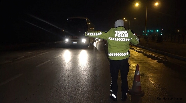 43 ilin geçiş noktasında &quot;HES kodu&quot; denetimi...Sürücü ve yolcular tek tek kontrol ediliyor