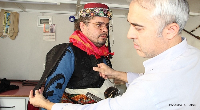 45 yıldır babadan oğla yöresel kıyafet dikiyorlar