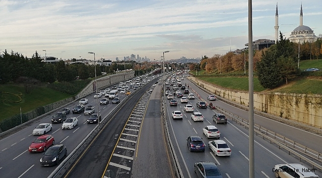 56 saat sürecek kısıtlama öncesi 15 Temmuz Şehitler Köprüsünde trafik yoğunluğu