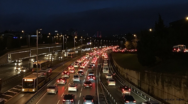 56 saatlik kısıtlama sonrası 15 Temmuz Şehitler Köprüsü'nde trafik yoğunluğu