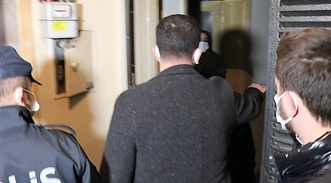 Abileriyle tartıştı, binanın dışından geçerek yan daireye sığındı